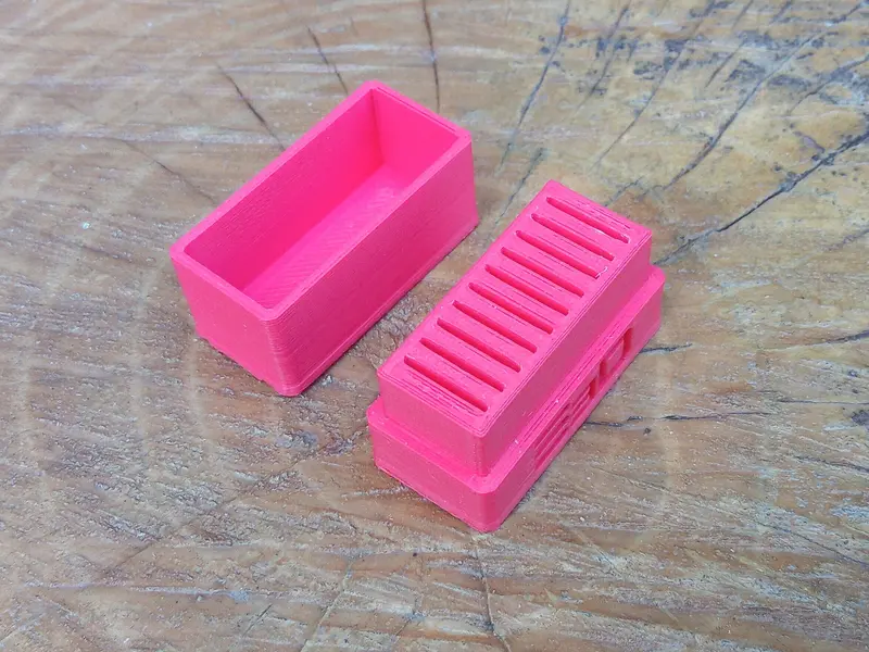 10-Slot microSD Card Organizer – Compact Storage Case for Drones, Cameras & Portable Electronics