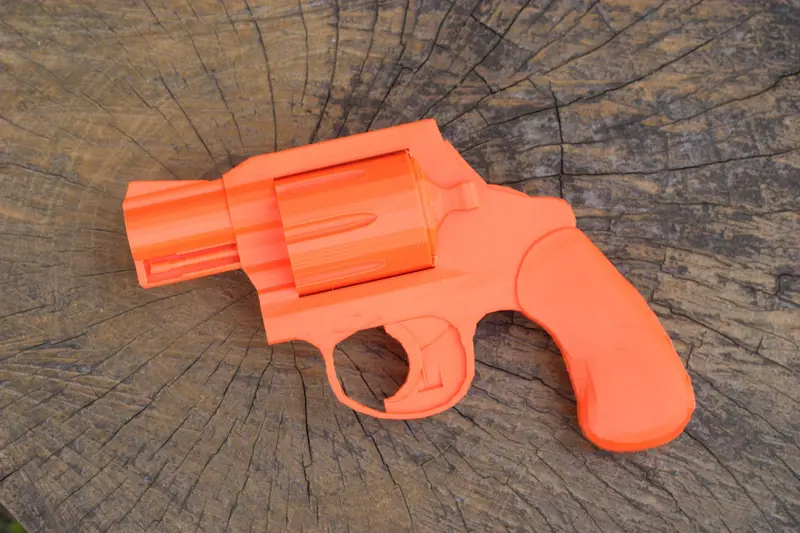 Bobbed Detective Special Revolver Replica (2″ Barrel) – Streamlined Silencer-Ready Prop for Assassin Cosplay